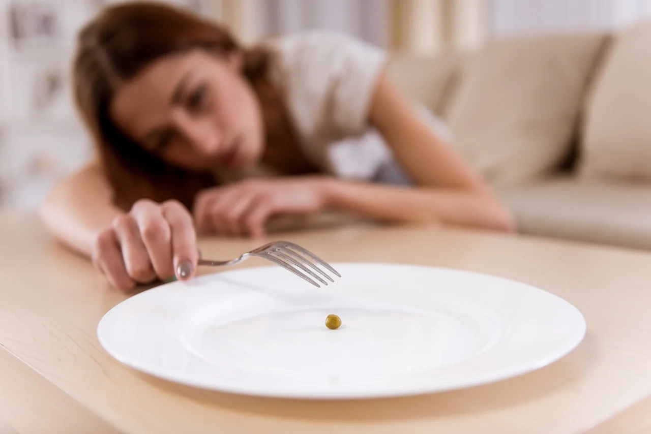 Uczucie głodu po posiłku: dlaczego tak się dzieje i jak sobie z tym radzić?